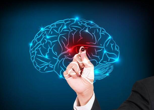 身体出现5个征兆，或是脑溢血的早期症状，及早发现，或能救命-脑溢血的前兆是