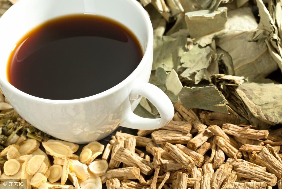 多喝黄芪水，会改善人的精神面貌？到底黄芪泡水喝好不好？（黄芪喝水有什么好处）