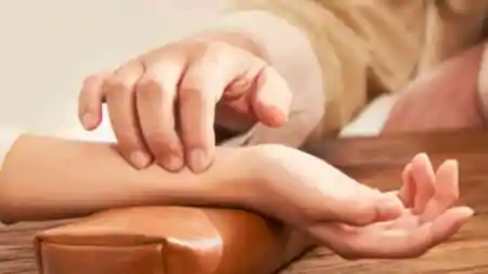 心脏有病，指甲先知？若指甲出现5个征兆，可能是心脏在“报警”-心脏病对指甲的影响