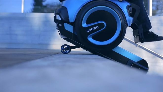 智能轮椅会“爬楼梯”，残疾人的福音来啦！-残疾人电动轮椅 全自动爬楼