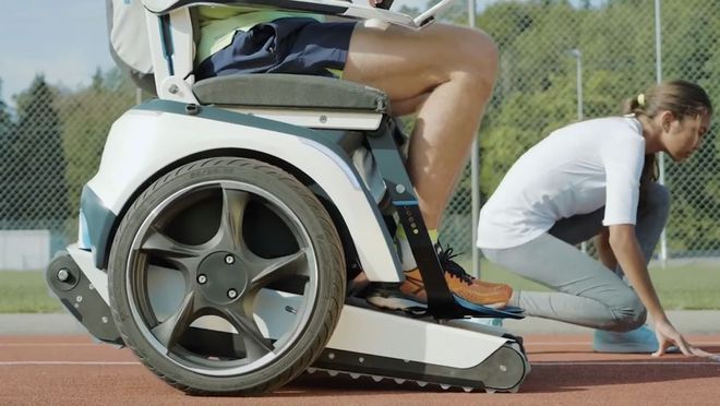 智能轮椅会“爬楼梯”，残疾人的福音来啦！-残疾人电动轮椅 全自动爬楼