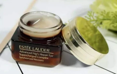 skii眼霜好用吗，skii眼霜和雅诗兰黛哪个好-skii眼霜与雅诗兰黛哪个好