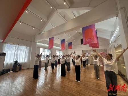 张家界原创广场舞公益培训开班-张家界up舞蹈工作室