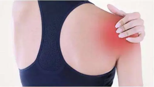 5个动作带您快速缓解肩周炎，肩膀痛的朋友速进！（缓解肩周炎应该做什么呀）