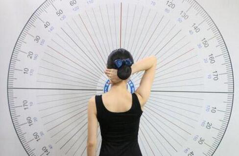 肩膀经常痛？3个动作自测肩周炎，4个拉筋动作告别肩周炎（肩周拉伤怎么治疗锻炼）