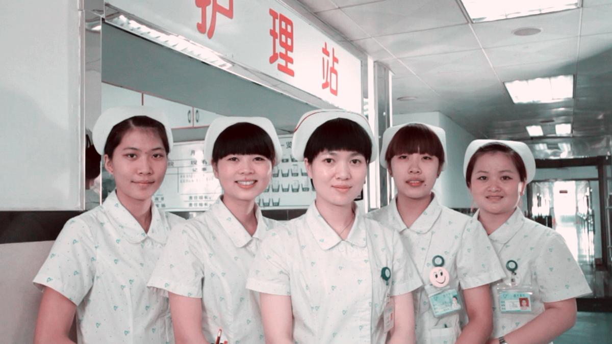 肩周炎该怎么锻炼？医生：四个动作加快康复（肩周炎怎么锻炼啊视频教程大全）