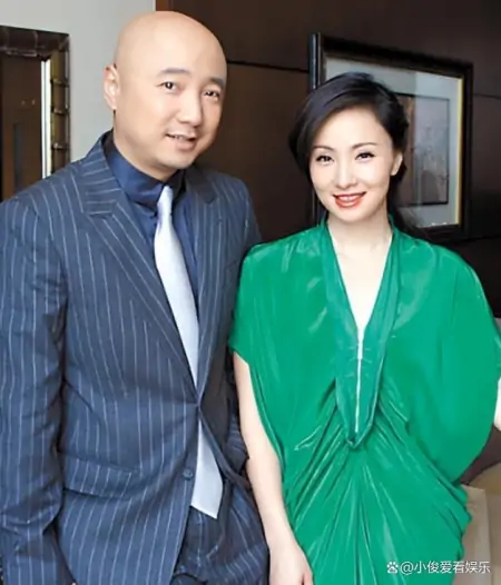 消失很久的徐峥和陶虹再次上热搜，美国账户8.2亿美元被冻结（徐峥陶虹同框）