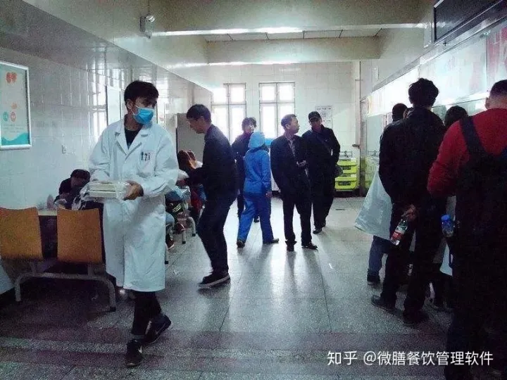 自从医院食堂装了这个后，医院职工和患者都能随时吃到新鲜饭菜了！（医院食堂可以送到病床吗）