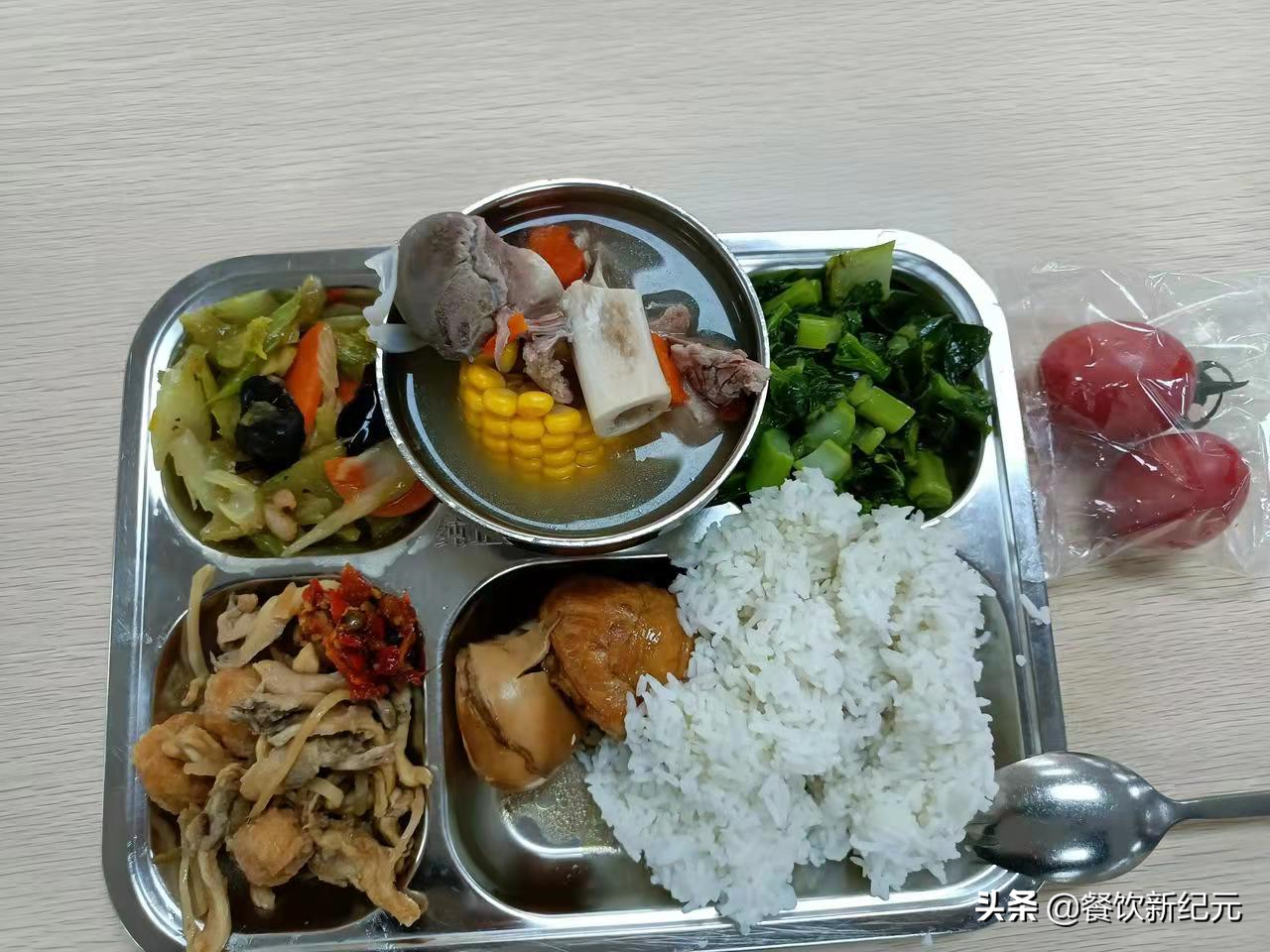 医生们都吃啥？90后护士晒医院伙食：牛羊肉已吃腻，蔬菜更受欢迎（医生一般喜欢吃什么零食和水果）