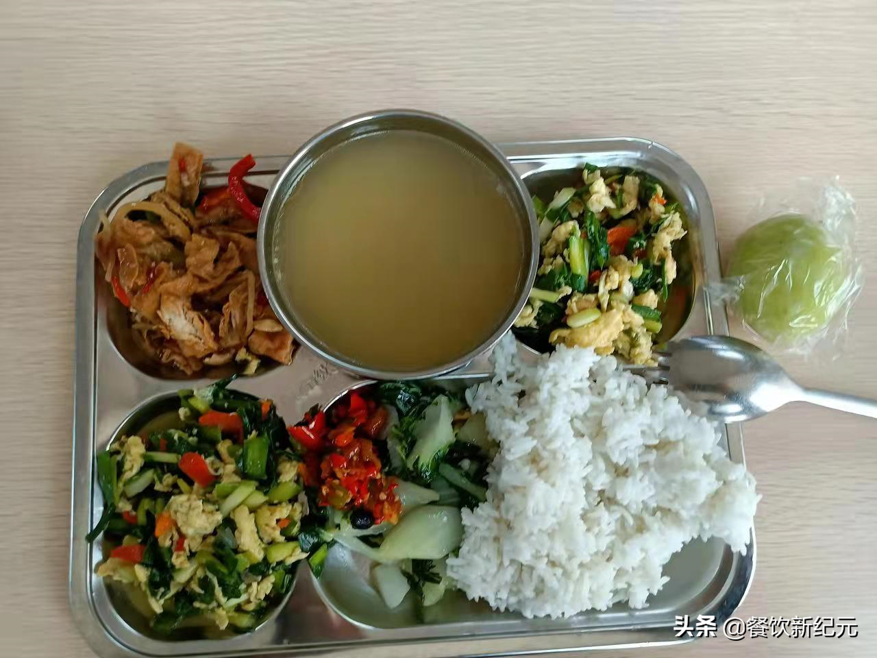 医生们都吃啥？90后护士晒医院伙食：牛羊肉已吃腻，蔬菜更受欢迎（医生一般喜欢吃什么零食和水果）