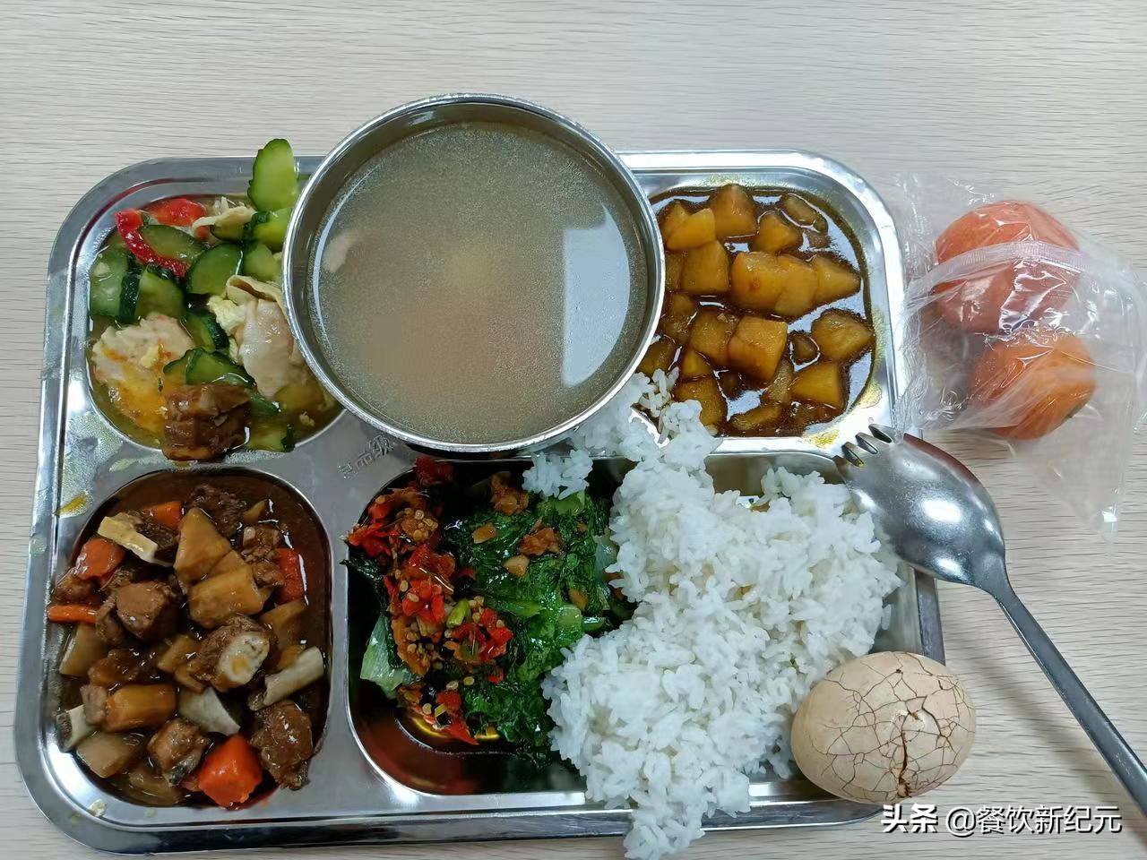 医生们都吃啥？90后护士晒医院伙食：牛羊肉已吃腻，蔬菜更受欢迎（医生一般喜欢吃什么零食和水果）