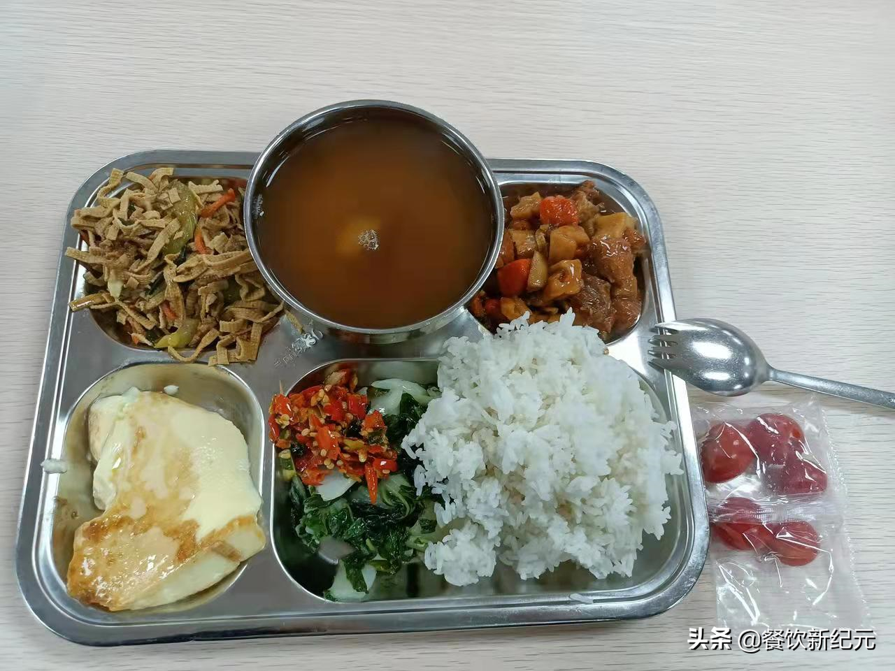 医生们都吃啥？90后护士晒医院伙食：牛羊肉已吃腻，蔬菜更受欢迎（医生一般喜欢吃什么零食和水果）