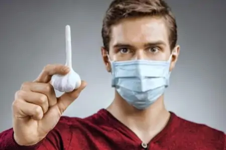 坚持天天吃“大蒜”的人，最后都怎么样了？生吃好还是熟吃好？-吃大蒜的好处与坏处,吃生大蒜有什么现象