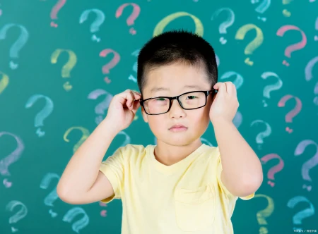 电子产品云集的当下，怎么样才能保护孩子的眼睛-孩子使用电子产品的利与弊