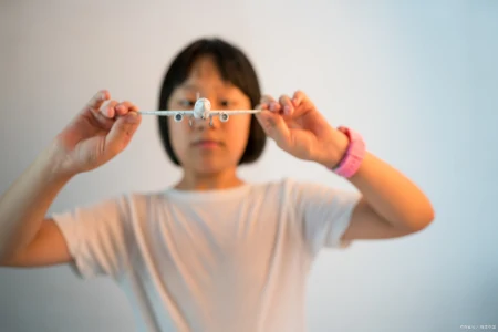 电子产品云集的当下，怎么样才能保护孩子的眼睛-孩子使用电子产品的利与弊