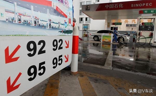 加油站小姐姐推荐你买的燃油宝是什么货色？真心不如隔壁拼夕夕-加油站推荐的燃油宝对车有什么好处