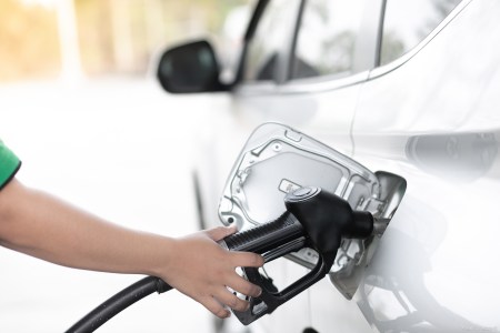 加燃油宝真的能清积碳省油提升动力吗？还是妥妥的智商税！-加燃油宝的危害