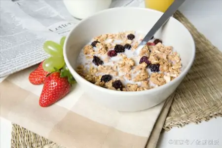 燕麦片是很好的减肥食物，有益身体健康，这样喝燕麦减肥效果更好-燕麦片减肥食谱