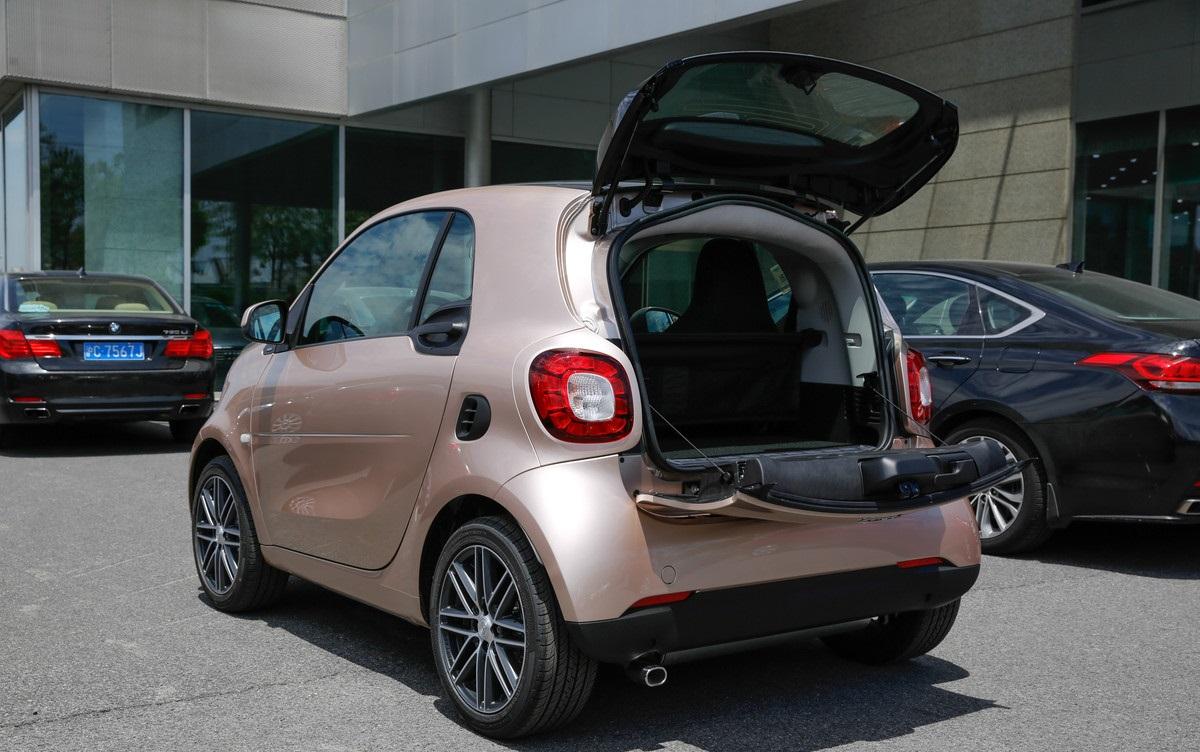 城市小精灵真的是操控噩梦还是过度黑化？停车方便真香！-代步小精灵电动车