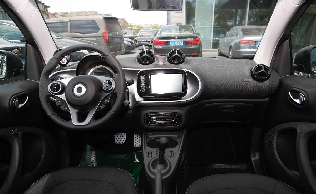 城市小精灵真的是操控噩梦还是过度黑化？停车方便真香！-代步小精灵电动车