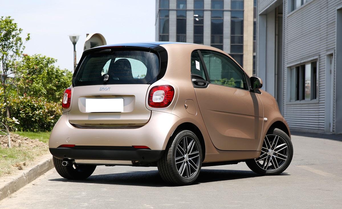 城市小精灵真的是操控噩梦还是过度黑化？停车方便真香！-代步小精灵电动车