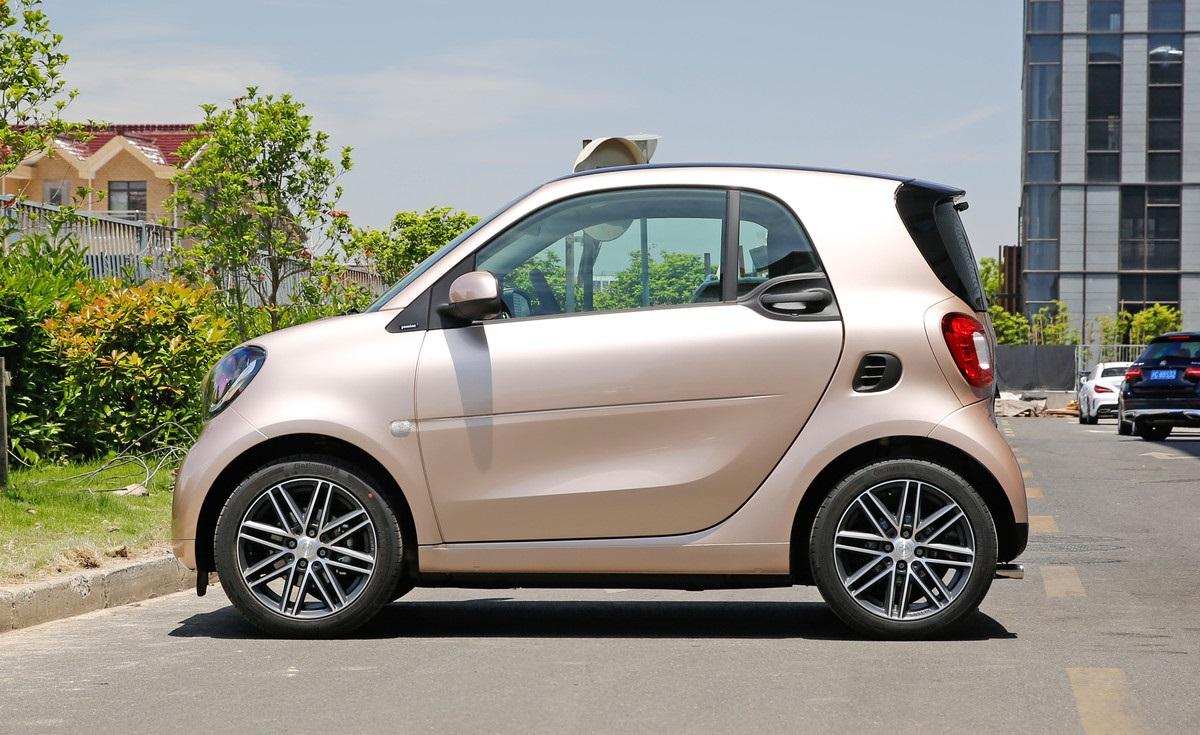 城市小精灵真的是操控噩梦还是过度黑化？停车方便真香！-代步小精灵电动车