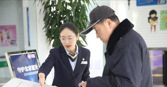 去银行存钱真得注意，有些银行出现“问题”，甚至被官方点名批评（去银行存钱有什么好处）