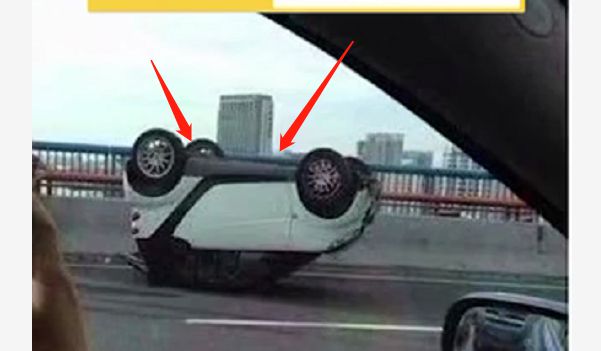 女司机开奔驰smart上高速，全程130，下高速时“四脚朝天”-开奔驰上高速的视频