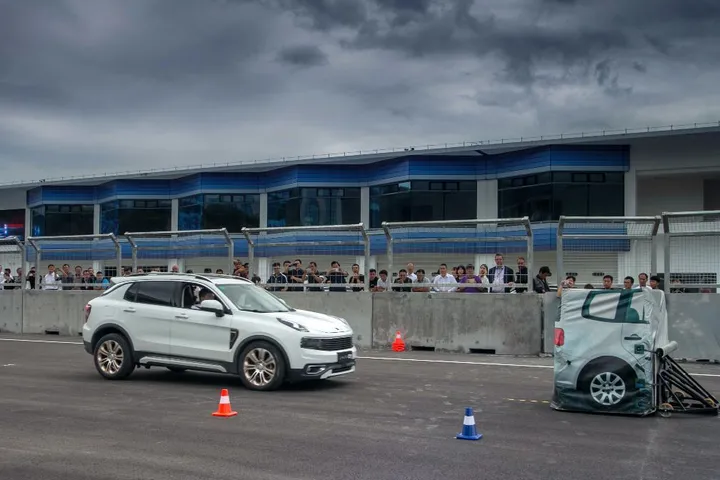 带5个问题抢试领克01-领克01试驾感受