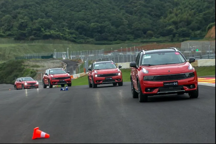 带5个问题抢试领克01-领克01试驾感受