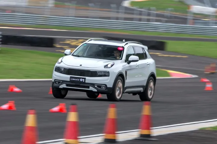 带5个问题抢试领克01-领克01试驾感受