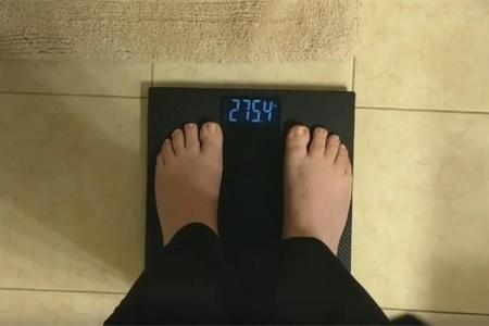 250斤的女生尝试鸡蛋减肥法，每天单吃鸡蛋，3天减轻了6斤（鸡蛋减肥法每天吃几个）