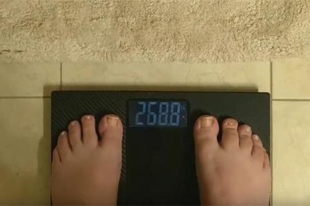 250斤的女生尝试鸡蛋减肥法，每天单吃鸡蛋，3天减轻了6斤（鸡蛋减肥法每天吃几个）