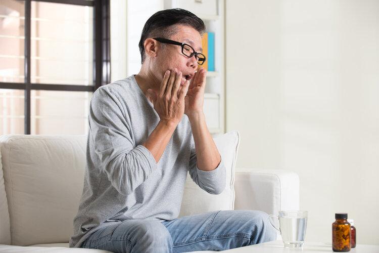 有一种剧痛叫“口腔溃疡”，补充维C不管用，3种方法更有效-口腔溃疡吃什么样的维生素好