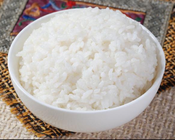 每天少吃1碗米饭，1个月能瘦多少斤？（我今天少吃一碗饭能瘦多少）