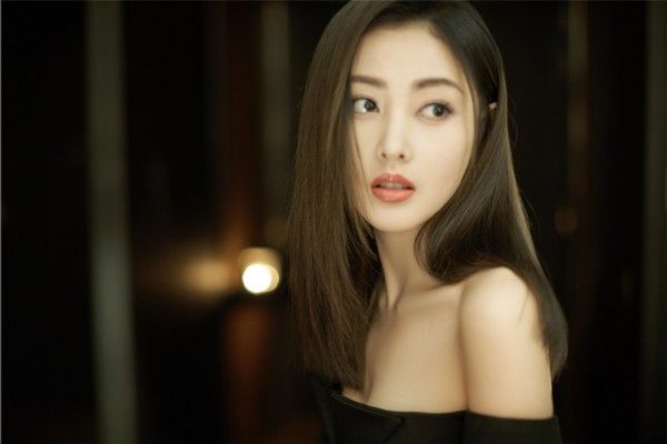 张天爱：我减肥有个办法，只吃白煮鸡蛋加黄瓜，一星期瘦10到15斤（张天爱只吃鸡蛋和黄瓜）