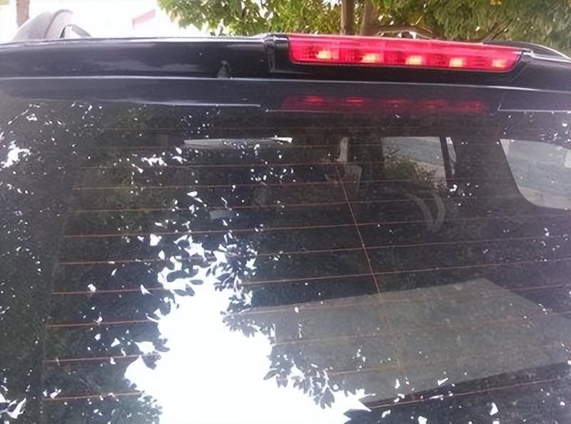 汽车后挡风玻璃撕膜，损坏电热丝怎么办？如何补救？-后风挡膜撕不下来怎么办