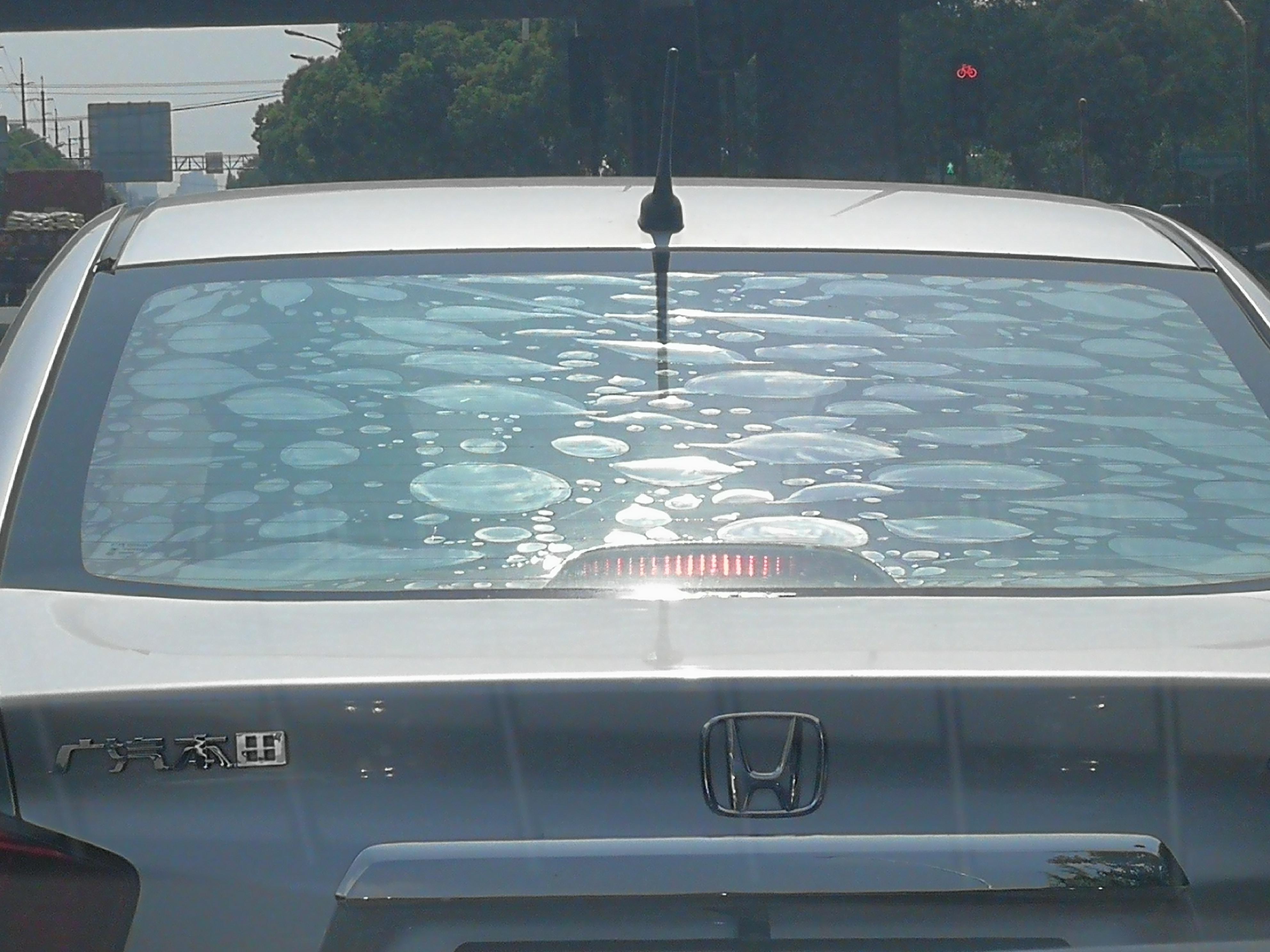 汽车后挡风玻璃撕膜，损坏电热丝怎么办？如何补救？-后风挡膜撕不下来怎么办