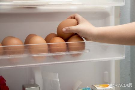 鸡蛋一天吃几个合适？能不能多吃？告诉你答案（鸡蛋一天吃几个最好）