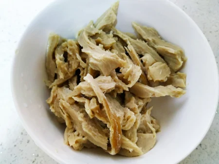 吃鸡蛋不如吃它，蛋白质比鸡蛋高，热量低味道好，男女老少都爱吃（鸡蛋蛋白质含量高的食物排名表图片）