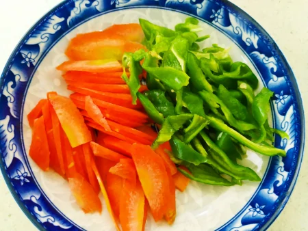 吃鸡蛋不如吃它，蛋白质比鸡蛋高，热量低味道好，男女老少都爱吃（鸡蛋蛋白质含量高的食物排名表图片）