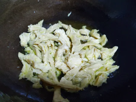 吃鸡蛋不如吃它，蛋白质比鸡蛋高，热量低味道好，男女老少都爱吃（鸡蛋蛋白质含量高的食物排名表图片）