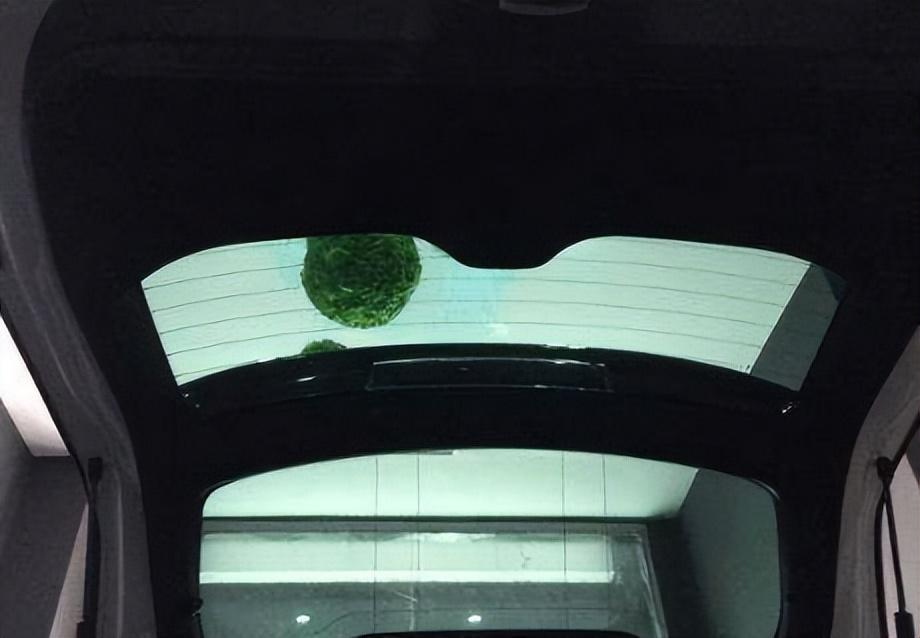 汽车后档玻璃上的电热丝是什么？玻璃加热有哪些工艺-汽车后档玻璃加热丝有什么用