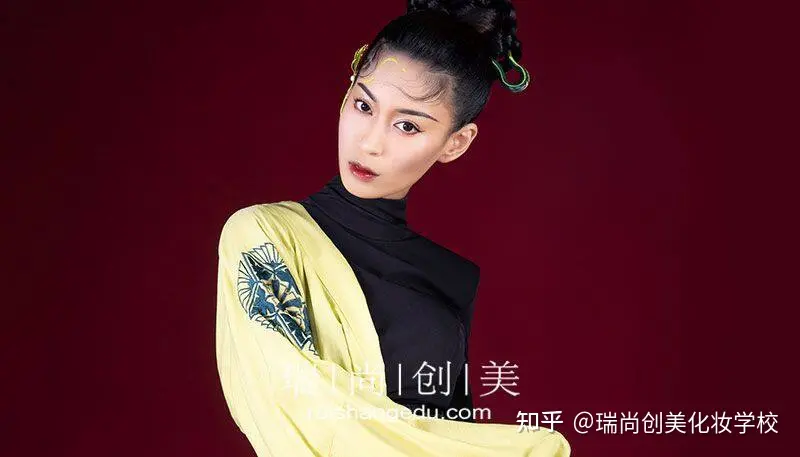 化妆学校哪所化妆学校口碑比较好？推荐一所适合你的化妆培训学校-化妆学校哪家比较好学