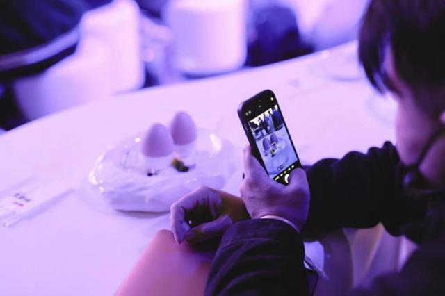 3.5元一支的雪糕藏着钟薛高的翻身秘籍？当流量红利见顶，雪糕的终极战场在哪里？（钟薛高的雪糕为什么这么贵）