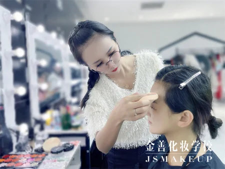 学美妆哪家学校好？不妨看看这三家！-比较好的美妆学校