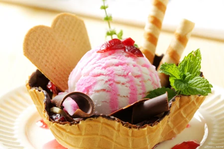 从钟薛高3.5元的AI雪糕，到果然嗨1元冰淇淋为何做平价推广？（钟薛高雪糕怎么火起来的）