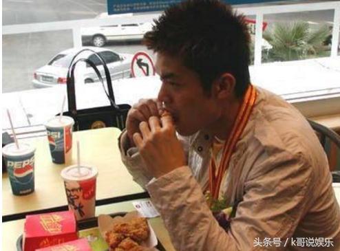 在肯德基你敢这么说，员工会秒懂暗号，直接给你更足量的大鸡块！-肯德基员工叫什么