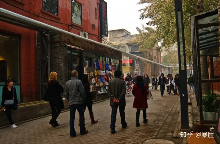 798艺术区，一块神奇的地方，是艺术的前沿还是疯子的天堂-798艺术区攻略参考路线