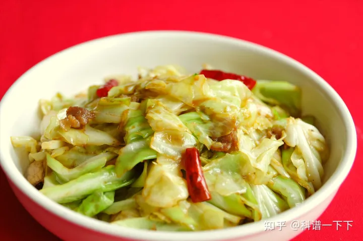 炒包菜切忌直接下锅，难怪不好吃，大厨教你几招，脆嫩入味又好吃-炒包菜的秘诀有哪些